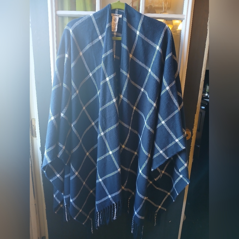 NWOT Women's Wrap Shawl. OS